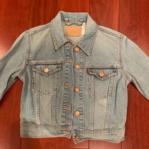 Levi’s Cropped Trucker Jacket